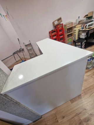 Barra de Cafetería Blanca en L