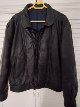 Cazadora de cuero negra