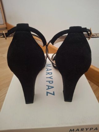 Zapatos de tacón negros