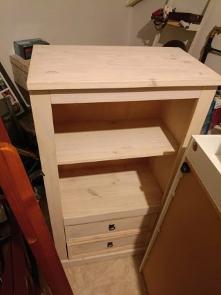 Armario de madera con cajones