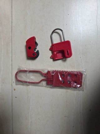 Kit seguridad candado y pinza rojo