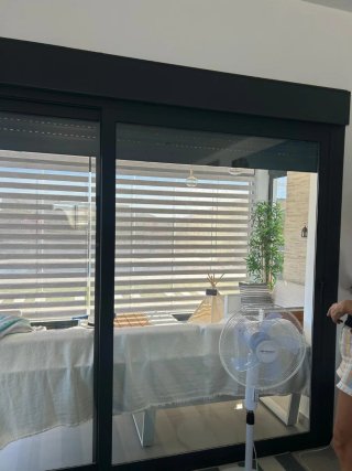Balconera de Aluminio con Persiana Motorizada