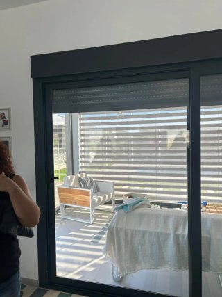 Balconera de Aluminio con Persiana Motorizada