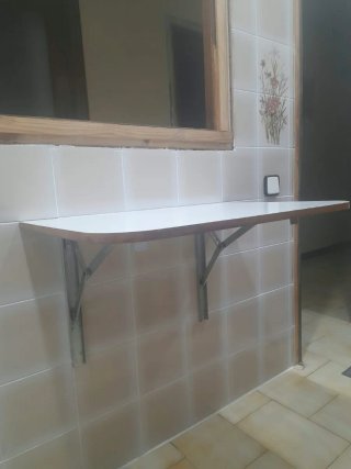 Mesa de pared plegable de madera color blanco