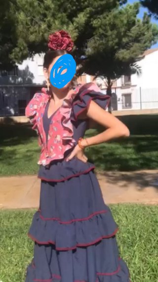 Traje de flamenca azul y rosa