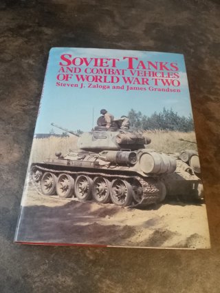 Libro sui carri armati e veicoli da combattimento sovietici della Seconda Guerra Mondiale