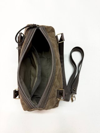 Bolso de cuero y ante