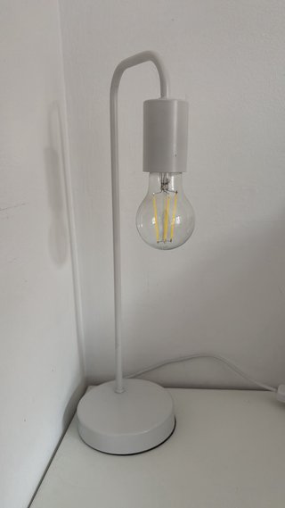 Lámpara de mesita de noche blanca