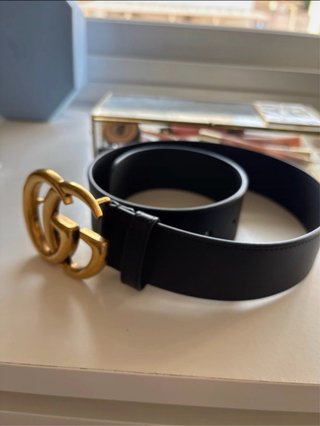 Cinturón Gucci Negro con Hebilla Dorada