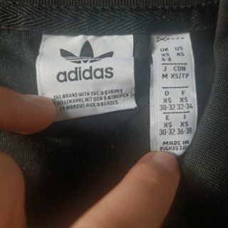 Chaqueta Adidas Negra con Cremallera