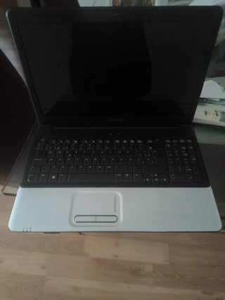 Portátil Compaq Negro y Blanco