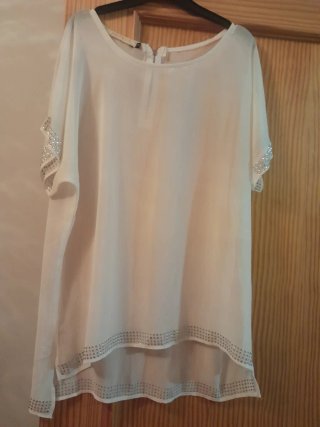 Blusa Blanca con Detalles de Brillos sirve como M