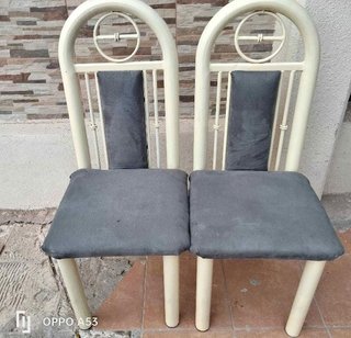 Set de 2 Sillas con Estructura Metálica