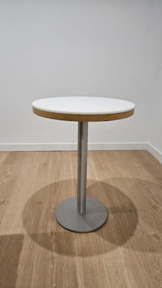 Mesa redonda blanca, madera y metal