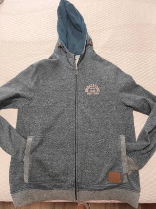 Chaqueta con cremallera