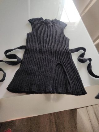 Chaleco Negro de Canalé con Cinturón