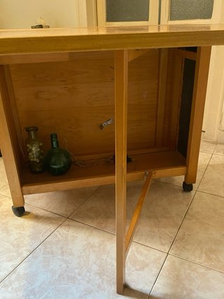 Mesa Desplegable de Madera con Ruedas