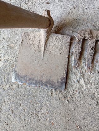 2 Xapo y rastrillo de jardín