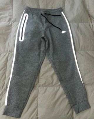 PANTALÓN NIKE GRIS REFLECTANTE – TALLA L