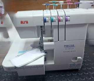 Remalladora Alfa Essence 4 hilos
