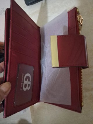 Monedero rojo y dorado