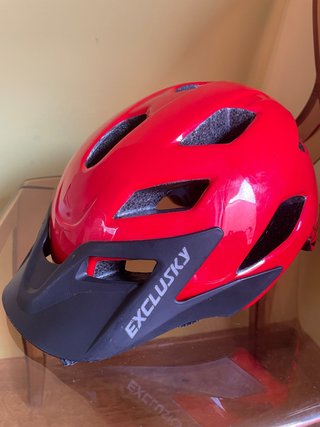 Casco de bicicleta rojo para niños
