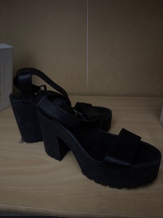 Sandalias negras de plataforma
