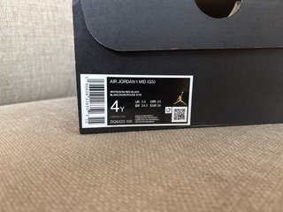Zapatillas Jordan Air 1 Mid Negras y Rojas