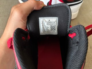 Zapatillas Jordan Air 1 Mid Negras y Rojas