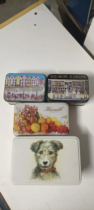 Lotto di 4 scatole in latta vintage decorative