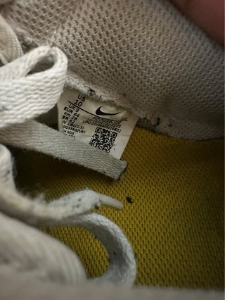 Nike Air Force 1 blancas y amarillas