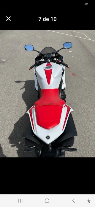 Moto deportiva todo de serie