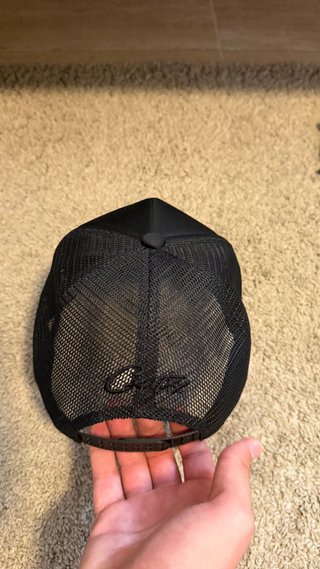 Gorra negra de corteiz preciosa