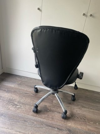 Silla de oficina negra