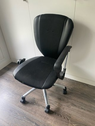 Silla de oficina negra