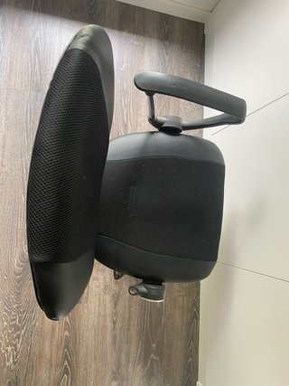 Silla de oficina negra
