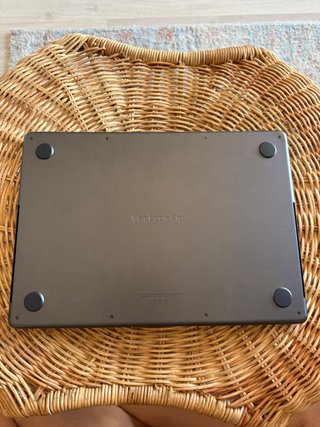 MACBOOK PRO 14'' M4 BATERIA 100% SALUD
