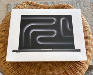 MACBOOK PRO 14'' M4 BATERIA 100% SALUD