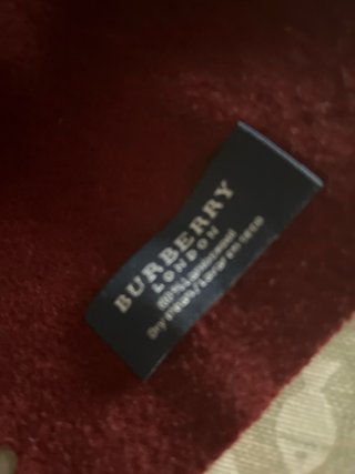 Bufanda Burberry granate
