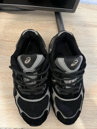 Zapatillas Asics Negras y Grises