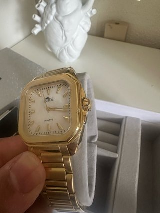 Reloj Lotus Dorado