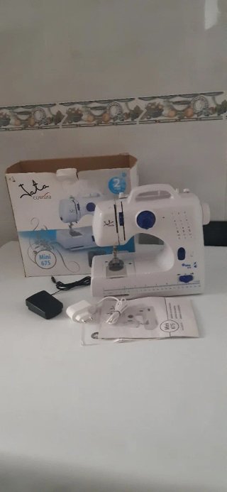 Máquina de coser Jata Mini 675