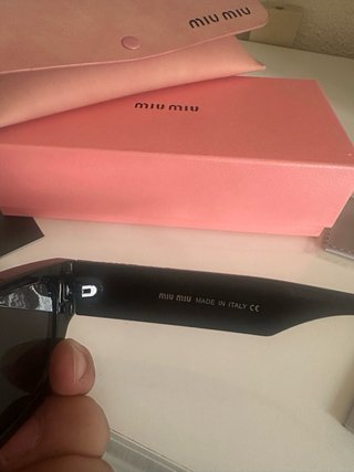 Gafas Miu Miu Negras y Doradas