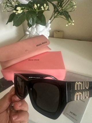 Gafas Miu Miu Negras y Doradas