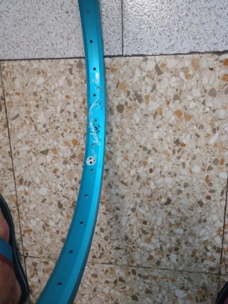 Aro de llanta de bicicleta azul
