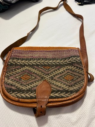 Bolso de mujer de cuero y tejido