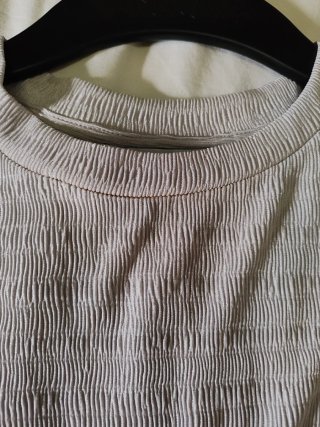 Camiseta plisada raso beige