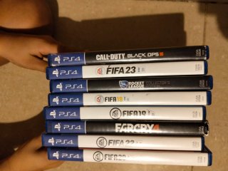 Consola Sony PlayStation 4 (PS4) Negra y mando.