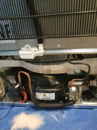 Cajones y baldas de nevera Combi Integrable AEG