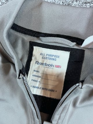 Chaqueta Reebok Vintage Gris y Negra